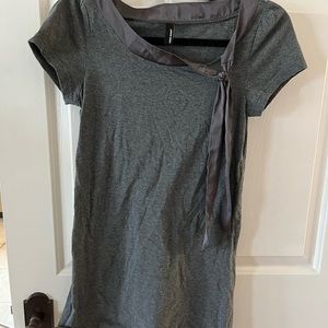Gray women’s longer shirt veto moda size small
